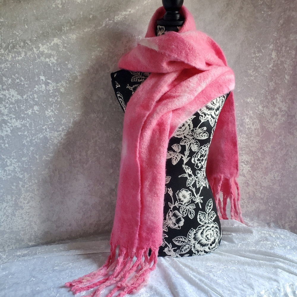🧣NWT Pink Scarf